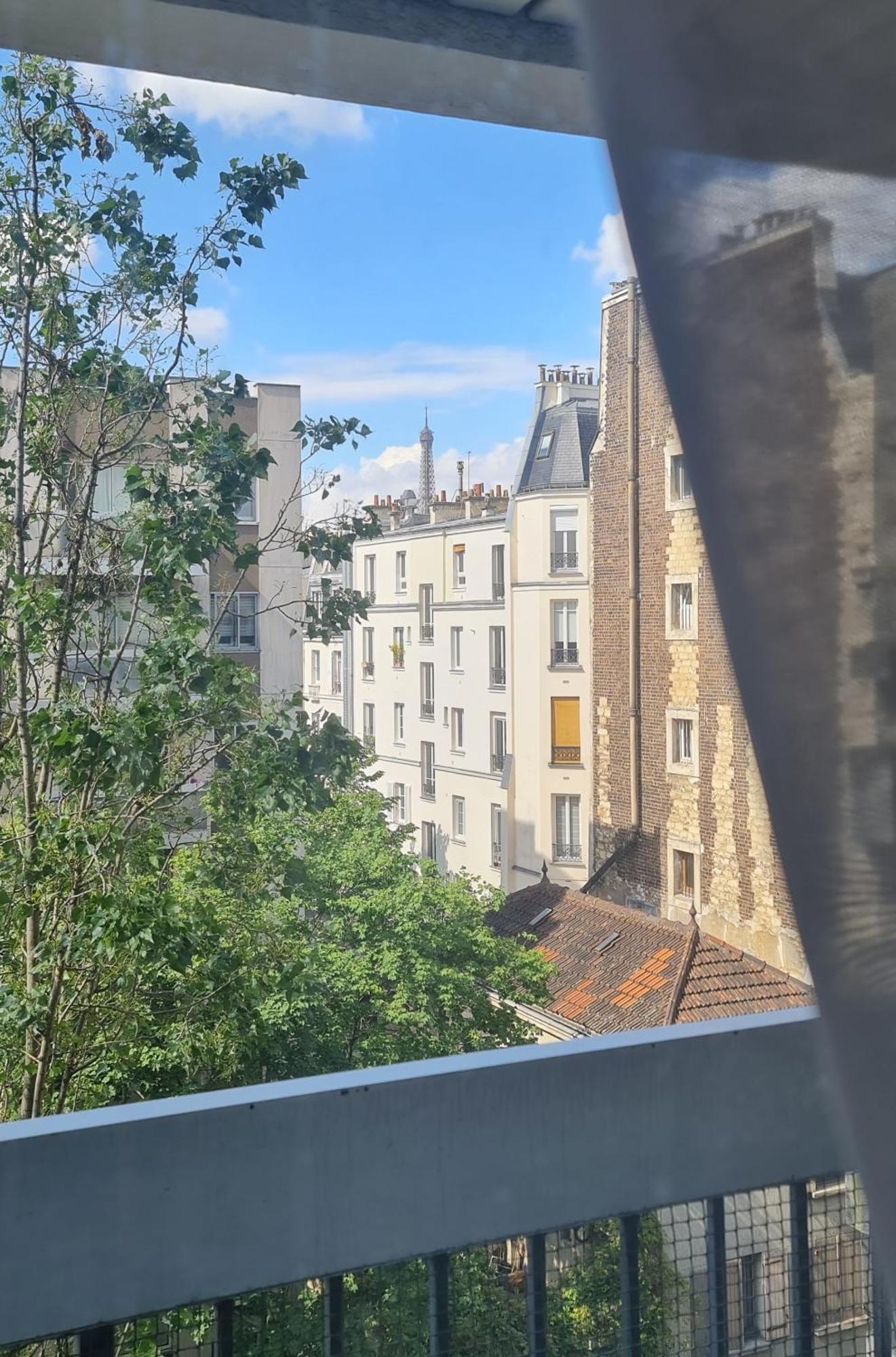 Apartment Luminous Studio_ Eiffel Tower View Paris